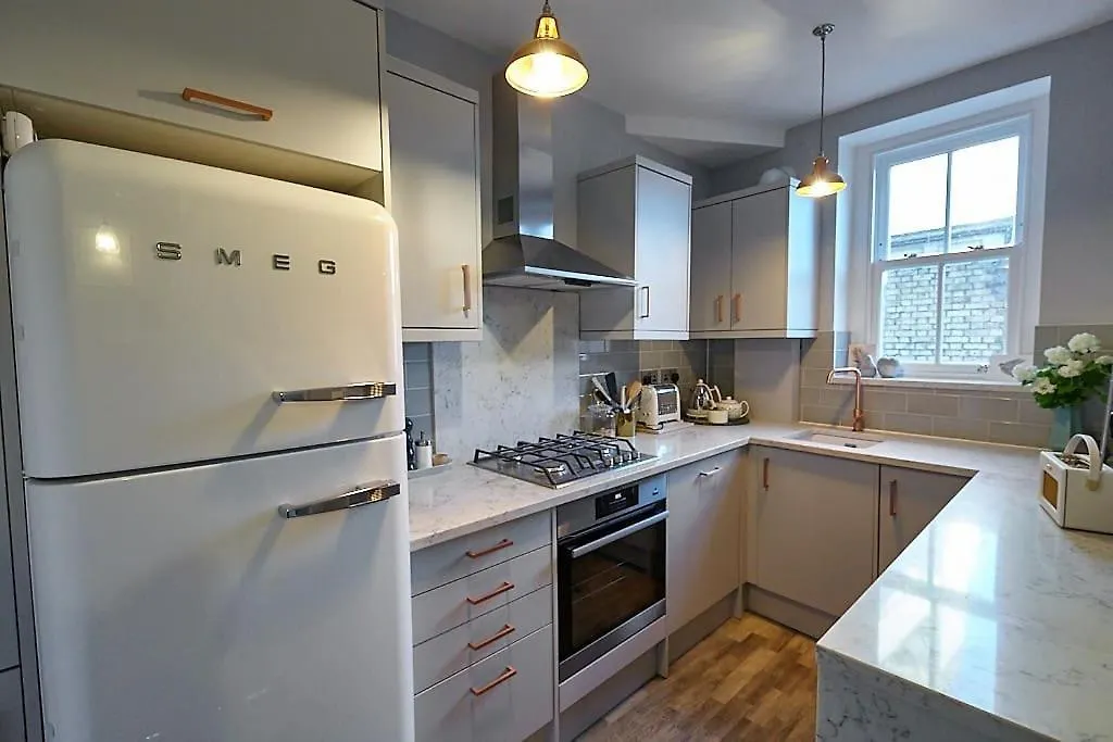 Lovely 2 Bed Apartment In Shoreditch On Quiet Side Street Лондон